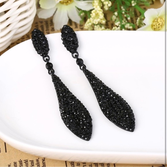 Elegant Black Drop Earrings - Picture 4 of 4